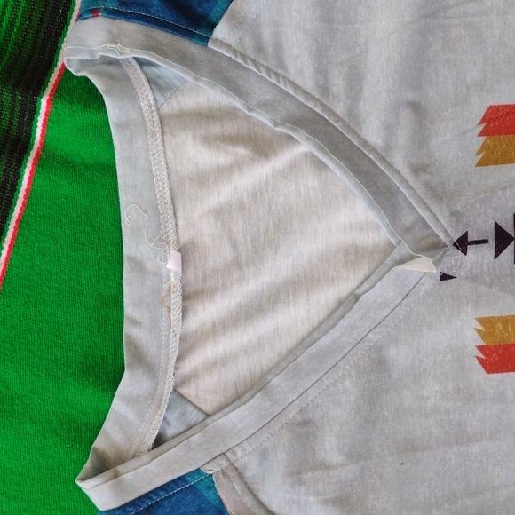 Native Design print top long sleeved t, women's L - Picture 4 of 6